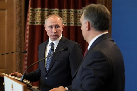 Tổng thống Nga Vladimir Putin trong cuộc họp báo chung với Thủ tướng Hungari Viktor Orban. (Nguồn: RT)