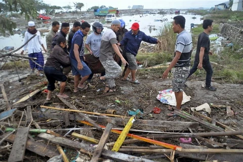Vẫn còn rất nhiều người đang thất lạc sau thảm họa động đất, sóng thần tại Indonesia. (Nguồn: NBC News)