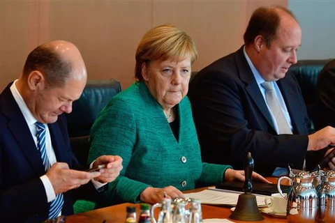 Thủ tướng Đức Angela Merkel (giữa) tại cuộc họp nội các ở Berlin ngày 2/10/2018. (Nguồn: AFP/TTXVN)