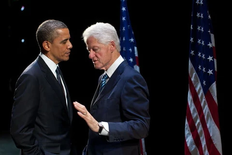 Cựu Tổng thống Mỹ Barack Obama (trái) và cựu Tổng thống Mỹ Bill Clinton. (Nguồn: Digital Trends)