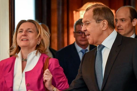 Ngoại trưởng Áo Karin Kneissl và người đồng cấp Nga Sergei Lavrov. (Nguồn: AFP)