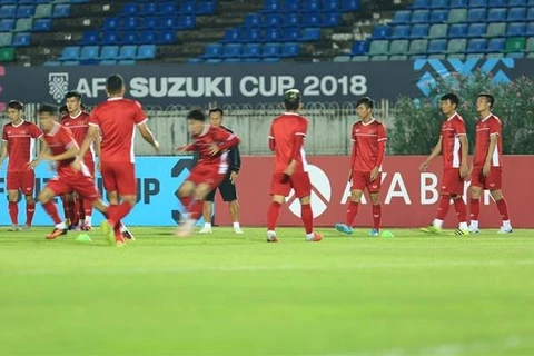 Đội tuyển Việt Nam đang tích cực tập luyện để chuẩn bị cho trận đấu gặp Philippines. (Nguồn: Trọng Đạt/TTXVN)