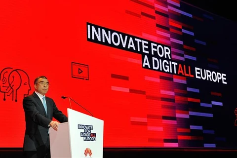 Ông Lương Hoa, Chủ tịch Tập đoàn Huawei phát biểu tại một sự kiện ở Rome, Italy ngày 7/11/2018. (Nguồn: THX/ TTXVN)
