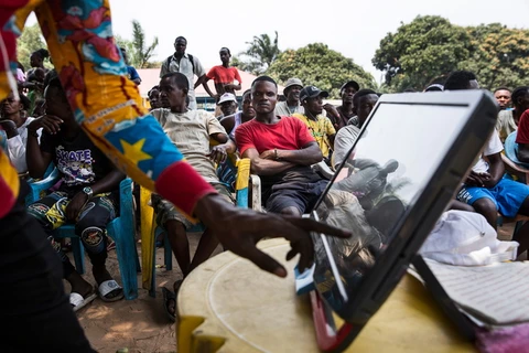 Cử tri Cộng hòa Dân chủ Congo đi bỏ phiếu. (Nguồn: Foreign Policy)