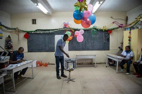Cử tri bỏ phiếu tại một điểm bầu cử ở Goma, Cộng hòa Dân chủ Congo, ngày 30/12/2018. (Nguồn: AFP/ TTXVN)