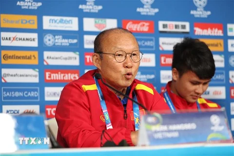 Huấn luyện viên trưởng đội tuyển Việt Nam Park Hang Seo tại họp báo. (Nguồn: Hoàng Linh/TTXVN)