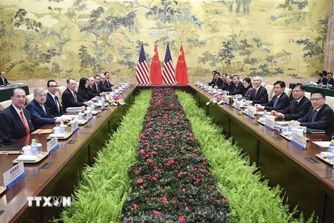 Ảnh tư liệu: Phái đoàn đàm phán Mỹ do Đại diện Thương mại Mỹ Robert Lighthizer (thứ 4, trái) và Bộ trưởng Tài chính Steven Mnuchin (thứ 3, trái) dẫn đầu trong cuộc đàm phán thương mại với phái đoàn Trung Quốc do Phó Thủ tướng Lưu Hạc (thứ 4, phải) dẫn đầu