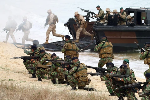 Binh lính Mỹ và NATO trong một cuộc tập trận chung. (Nguồn: yousense.info)