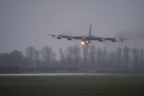 Mỹ điều 6 máy bay ném bom chiến lược B-52 đến châu Âu. (Nguồn: NEWSREP)