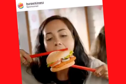 Quảng cáo dùng đũa ăn bánh của Burger King. (Nguồn: Instagram Burger King)
