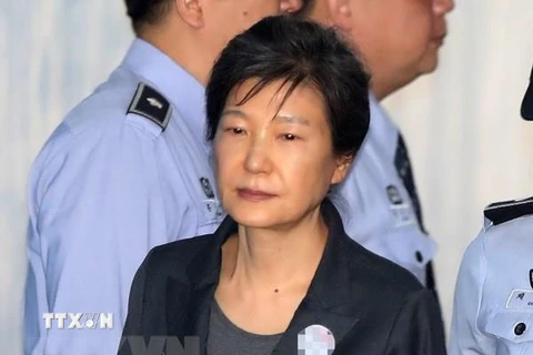 Cựu Tổng thống Hàn Quốc Park Geun-hye tới tòa án ở Seoul ngày 10/10/2017. (Nguồn: Yonhap/TTXVN).