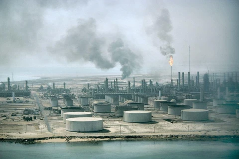 Một cơ sở sản xuất dầu ở Saudi Arabia. (Nguồn: Bloomberg)