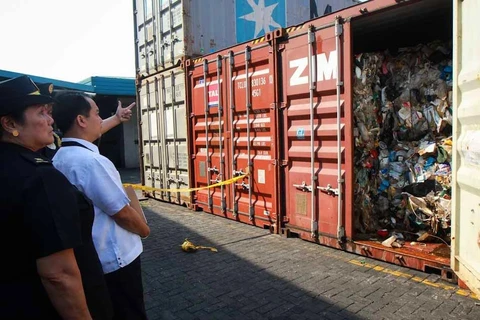 Philippines và Canada đang gặp mâu thuẫn trong vấn đề container rác. (Nguồn: CBN)