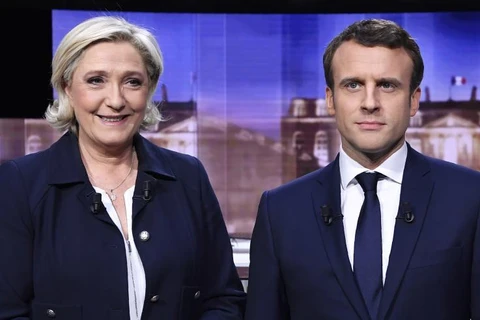 Tổng thống Pháp Emmanuel Macron (phải) và đảng cực hữu của bà Marine Le Pen. (Nguồn: AP)