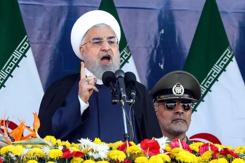 Tổng thống Iran Hassan Rouhani phát biểu tại lễ diễu binh ở Tehran, ngày 22/9. (Ảnh: AFP/TTXVN)