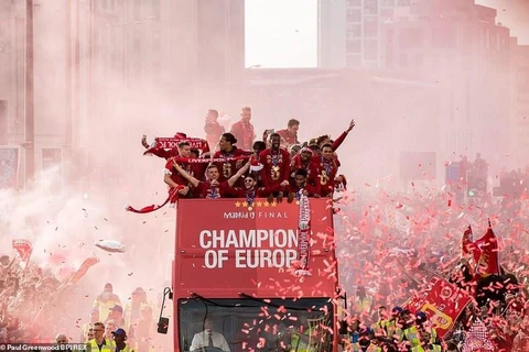 Thành phố Liverpool chìm sắc đỏ mừng chiến thắng Champions League. (Nguồn: EPA)