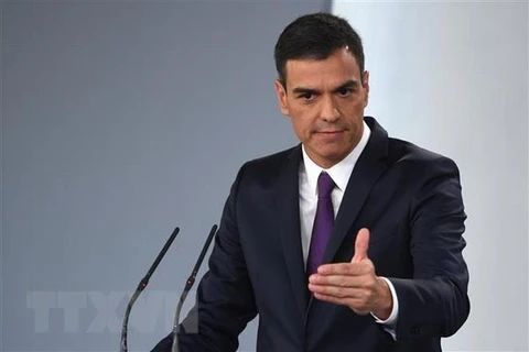 Thủ tướng Tây Ban Nha Pedro Sanchez trong một cuộc họp báo tại Madrid. (Nguồn: AFP/TTXVN)