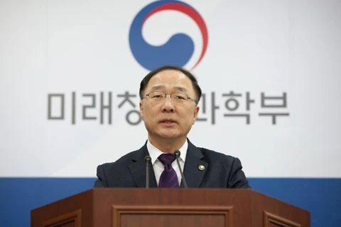 Phó Thủ tướng phụ trách kinh tế kiêm Bộ trưởng Kế hoạch và Tài chính Hàn Quốc Hong Nam-ki. (Nguồn: Korea Bizwire)