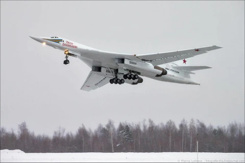 Máy bay ném bom chiến lược Tu-160 cuar Nga. (Nguồn: SouthFront)