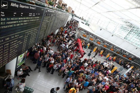 Quang cảnh hỗn loạn tại sân bay Munich. (Nguồn: The Straits Times)