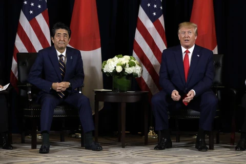 Tổng thống Mỹ Donald Trump (phải) và Thủ tướng Nhật Bản Shinzo Abe. (Nguồn: The Korea Herald)