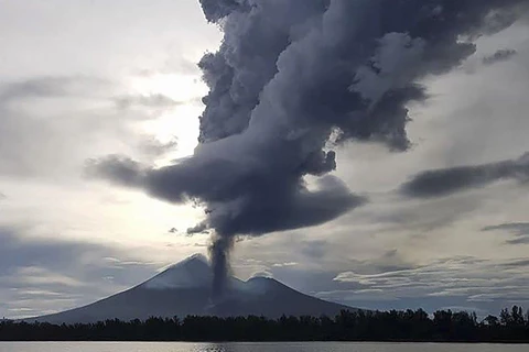 Núi lửa Ulawun ở Papua New Guinea đang phun trào. (Nguồn: ABS)