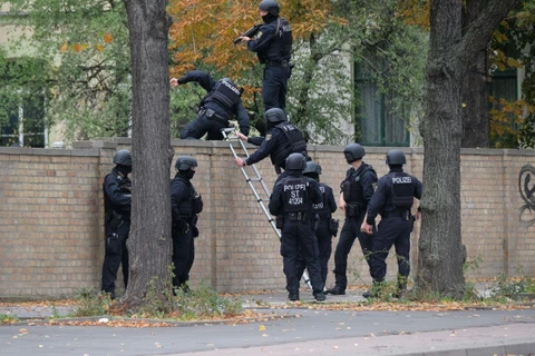 Lực lượng an ninh Đức tại hiện trường. (Nguồn: Vox)