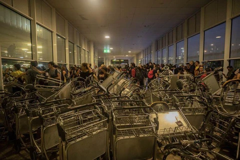Quang cảnh hỗn loạn tại sân bay Barcelona. (Nguồn: WP)