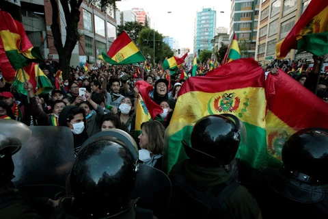 Đụng độ giữa người biểu tình và lực lượng an ninh tại Bolivia. (Nguồn: Business Live)