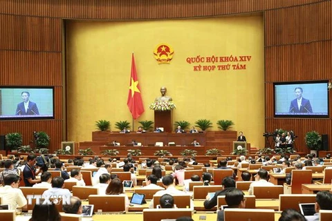 Bộ trưởng Bộ Công Thương Trần Tuấn Anh báo cáo trước Quốc hội (Ảnh: Doãn Tấn/TTXVN)