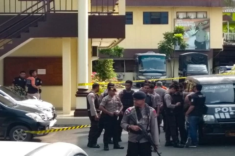 Các lực lượng an ninh Indonesia bắt giữ thêm nhiều nghi phạm. (Nguồn: Asiaone)