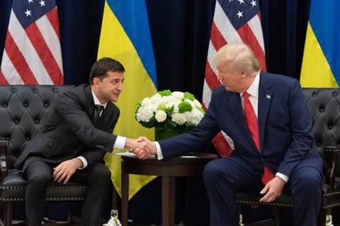 Tổng thống Donald Trump và người đồng cấp Volodymyr Zelenskiy. (Nguồn: EPA)