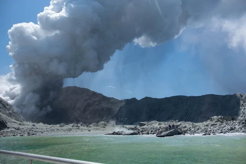 Núi lửa tại Đảo Trắng vẫn có nguy cơ phun trào. (Nguồn: AP)