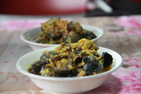 Món càri thịt dơi hầm nước cốt dừa ở Indonesia. (Ảnh: Twitter)