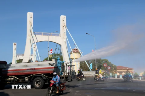 Những địa bàn dân cư có nguy cơ lây nhiễm cao được đặc biệt chú trọng. (Ảnh: Nguyễn Thành/TTXVN)