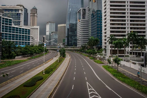 Đường phố Jakarta vắng vẻ vì tình trạng khẩn cấp. (Ảnh: Jakarta Globe)