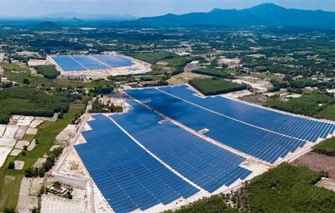 Nhà máy điện mặt trời Cát Hiệp tại thôn Hội Vân, xã Cát Hiệp, huyện Phù Cát với tổng số 150.000 tấm pin mặt trời, công suất 49,5 MWp, điện năng sản xuất bình quân hằng năm 78 - 80 triệu kWh, là nhà máy điện mặt trời đầu tiên tại Bình Định được hòa lưới đi