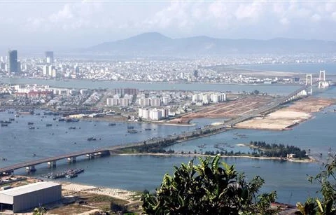 Vịnh Mân Quang (Đà Nẵng) nhìn từ bán đảo Sơn Trà. (Ảnh: Trần Lê Lâm/TTXVN)
