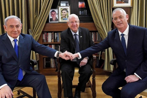 Từ trái qua phải: Thủ tướng Israel Benjamin Netanyahu, Tổng thống Reuven Rivlin và lãnh đạo đảng Xanh-Trắng Benny Gantz. (Nguồn: GPO)