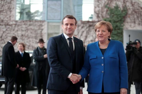 Pháp và Đức đang nỗ lực tìm lối thoát cho EU giữa dịch COVID-19. (Ảnh: Yahoo News)