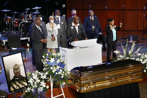 Gia đình George Floyd phát biểu tại tang lễ. (Ảnh: AP)