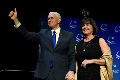 Phó Tổng thống Mỹ Mike Pence và phu nhân. (Ảnh: Fortune)