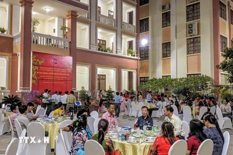 Quang cảnh Tết Cộng đồng đón xuân Tân Sửu 2021 tại Tổng Lãnh sự quán Battambang. (Ảnh: Nguyễn Hùng/TTXVN)