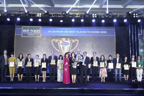 Nỗ lực đảm bảo các giá trị mang đến cho người lao động trong năm qua, Vinamilk được bình chọn là Nơi làm việc tốt nhất Việt Nam năm thứ 3 liên tiếp.