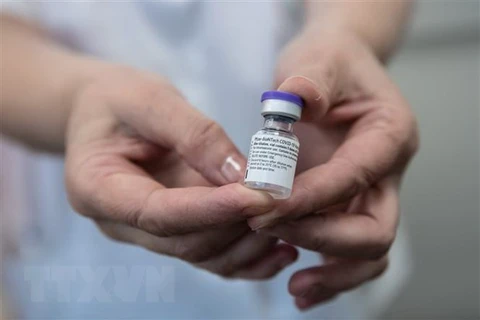 Vắcxin phòng COVID-19 do hãng dược Pfizer (Mỹ) và BioNTech (Đức) phối hợp phát triển. (Ảnh: THX/TTXVN)