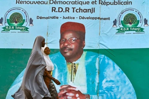 Tranh ảnh ủng hộ ông Mahamane Ousmane, lãnh đạo phe đối lập tại Niger. (Ảnh: Daily Sabah)