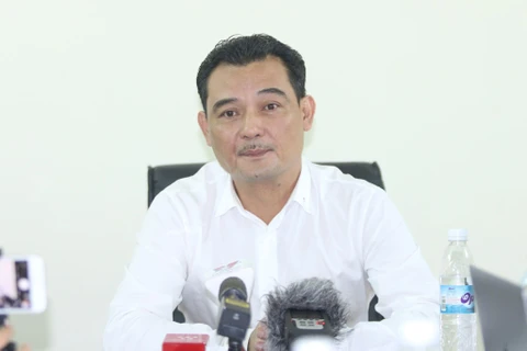 Ông Nguyễn Quốc Hội, Chủ tịch Công ty cổ phần thể thao T&T kiêm trưởng ban tổ chức sân trận Hà Nội FC với Nam Định gửi lời xin lỗi tới toàn thể cổ động viên. (Ảnh: Nguyên An)