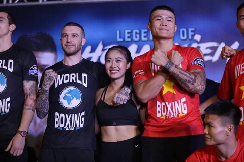 'Nam vương Boxing Việt' Trương Đình Hoàng (áo đỏ) sẵn sàng hạ tay đấm Hàn Quốc Gyu Hyun Lee để giành đai WBA Đông Á. (Ảnh: BTC)