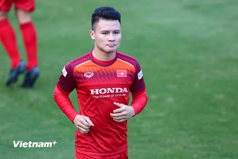 Quang Hải tập luyện thoải mái ở tuyển Việt Nam trước tin đồn 'xé rào' 