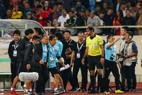 HLV Park Hang-seo nổi giận, đòi 'ăn thua đủ' với trợ lý tuyển Thái Lan